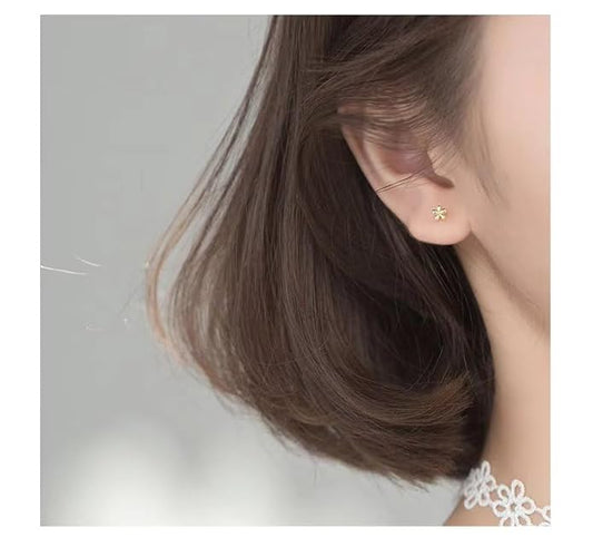 Tiny Daisy Earrings