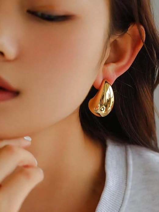 Pretty Teardrop Stud Earrings