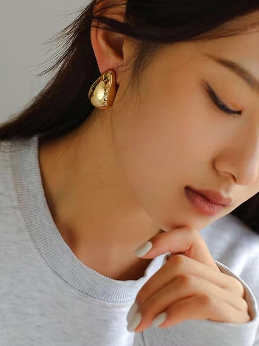 Pretty Teardrop Stud Earrings