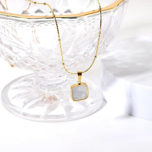 Luna Moonstone Pendant Necklace