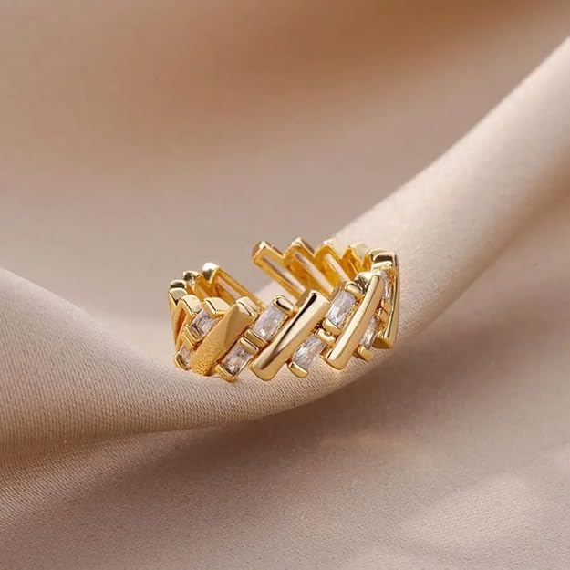 Exquisite gold ring with three rows of radiant diamonds for a touch of glamour.