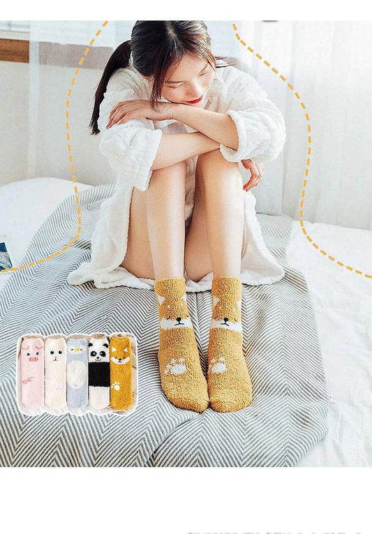 Cute yellow socks adorned with a playful fox face, bringing a pop of color and whimsy to your wardrobe.