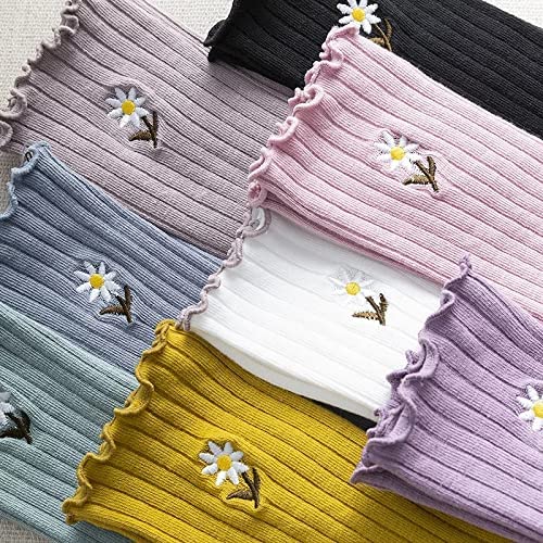 Purple socks featuring a delightful daisy pattern, adding a touch of whimsy to any outfit.