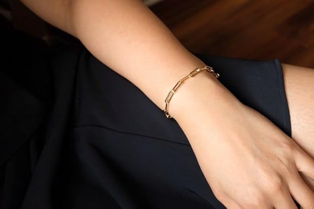 Stylish gold bracelet with intricate link chain.