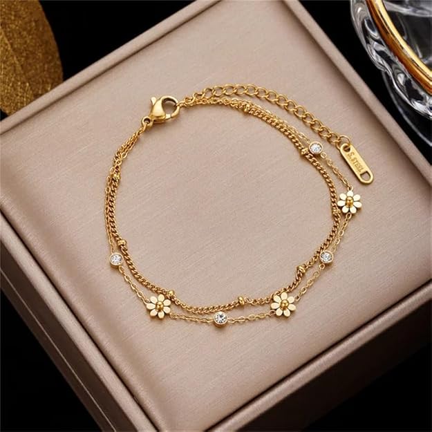 A beautiful gold plated bracelet featuring delicate daisy chain links.