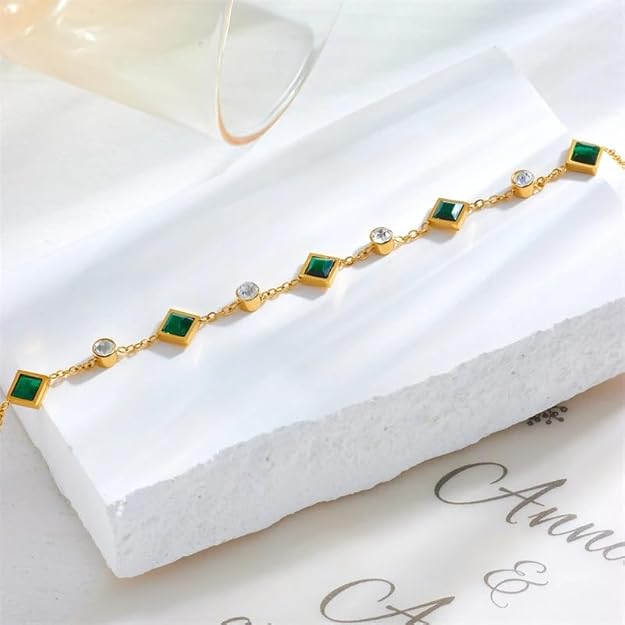 Stay trendy with this green and white bracelet, complete with square stones for a modern and stylish look.