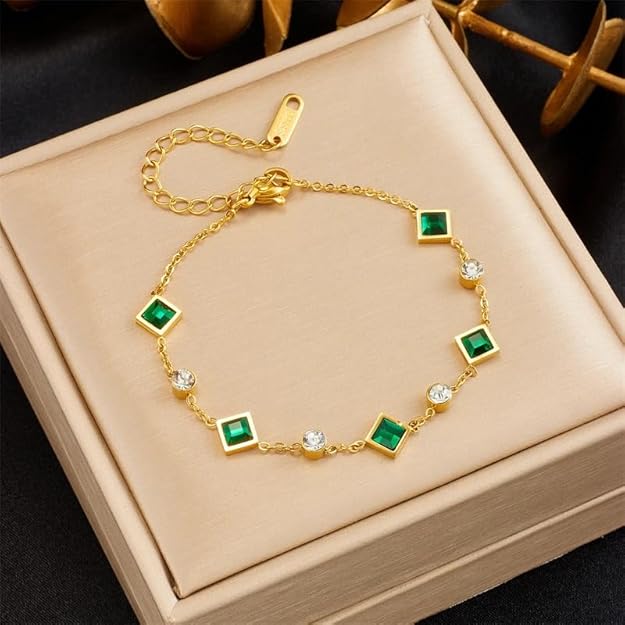  A stylish green and white bracelet with square stones, perfect for adding a pop of color to any outfit.