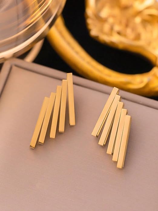 Elegant earrings with gold plating and thin metal strips.