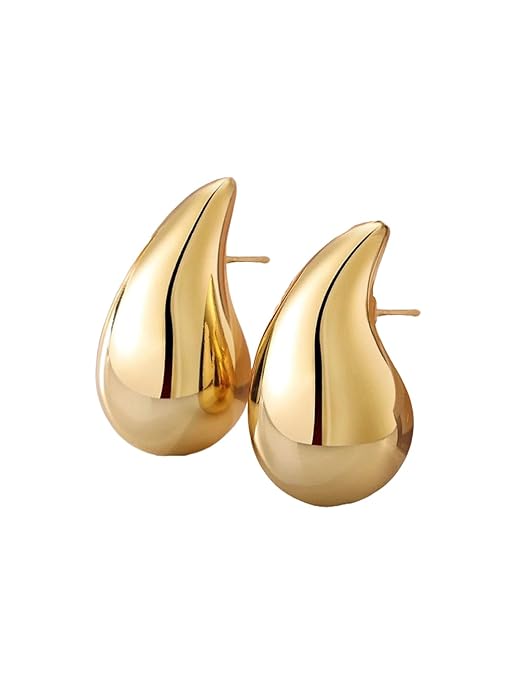 Elegant tear drop earrings in a beautiful gold tone, ideal for a sophisticated look.