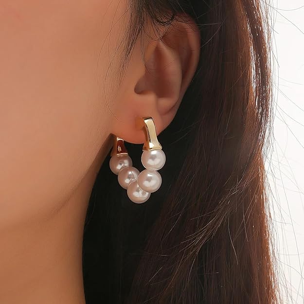 Stylish pearl hoop earrings, ideal for a classy and timeless look.