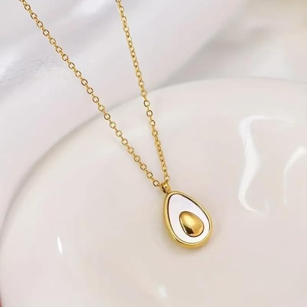 Tear shaped pendant necklace with a luxurious gold finish.