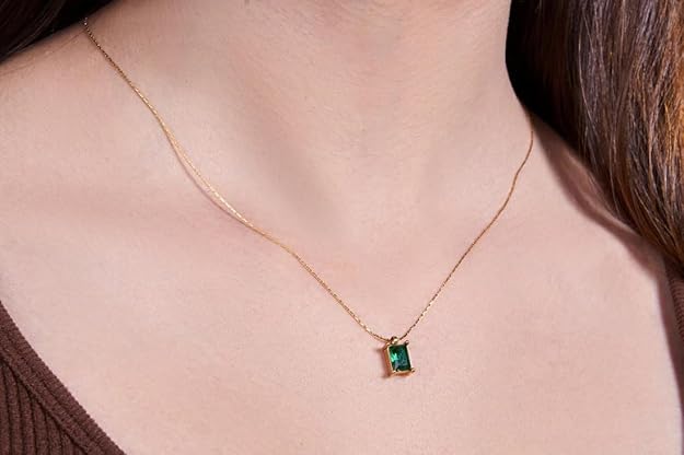 Viola Emerald Pendant Necklace