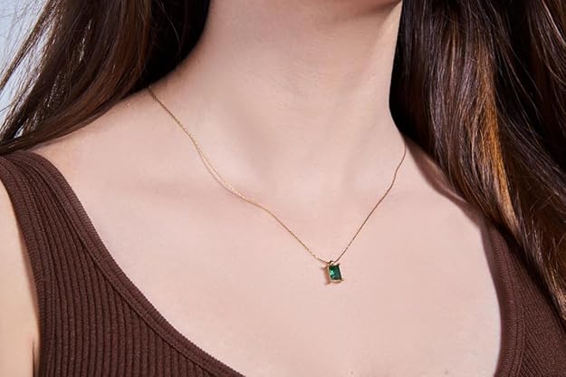 Viola Emerald Pendant Necklace