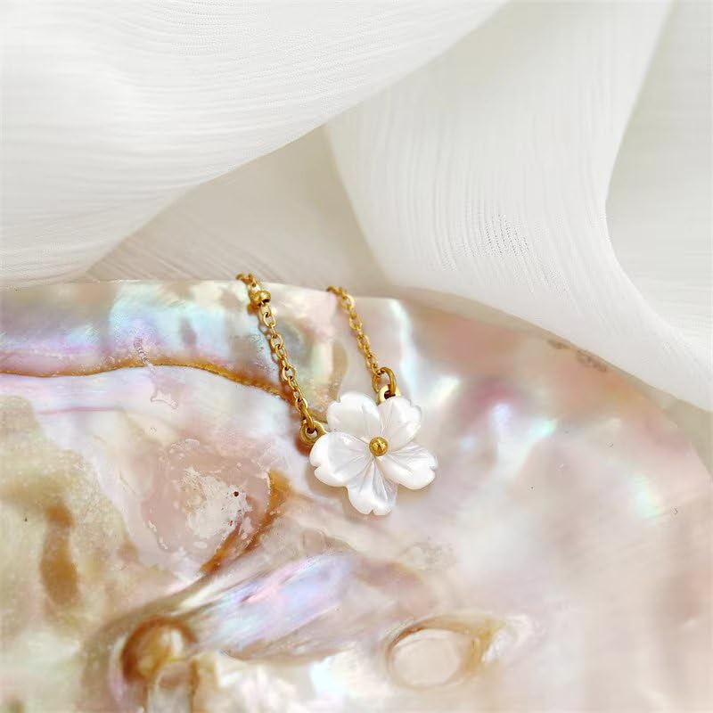 Shell Flower Pendant Necklace