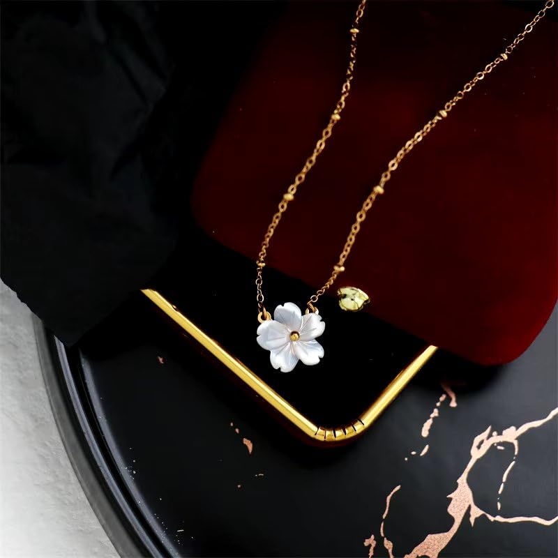 Shell Flower Pendant Necklace