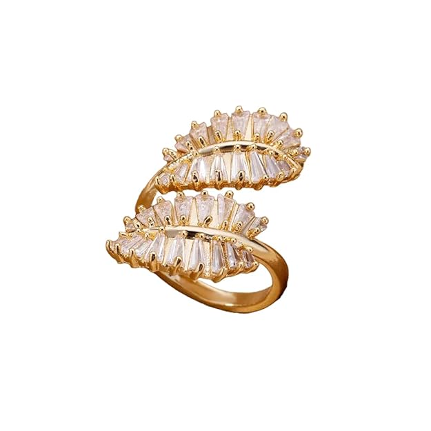 Stylish gold ring featuring intricate leaf design, perfect for nature lovers.