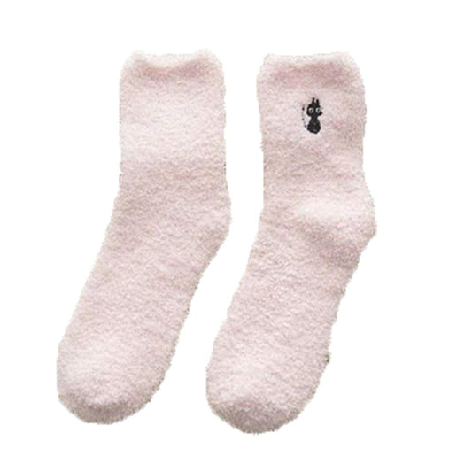  A pair of pink socks featuring a playful cat design, perfect for adding a whimsical touch to any outfit.
