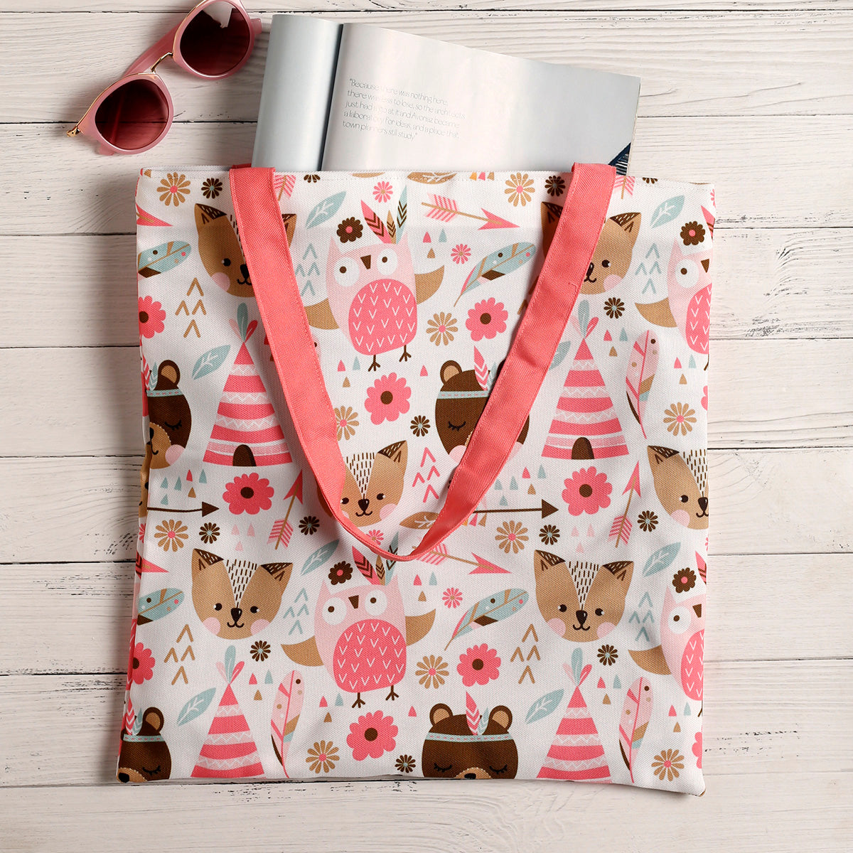  Cute animal pattern on a pink tote bag.