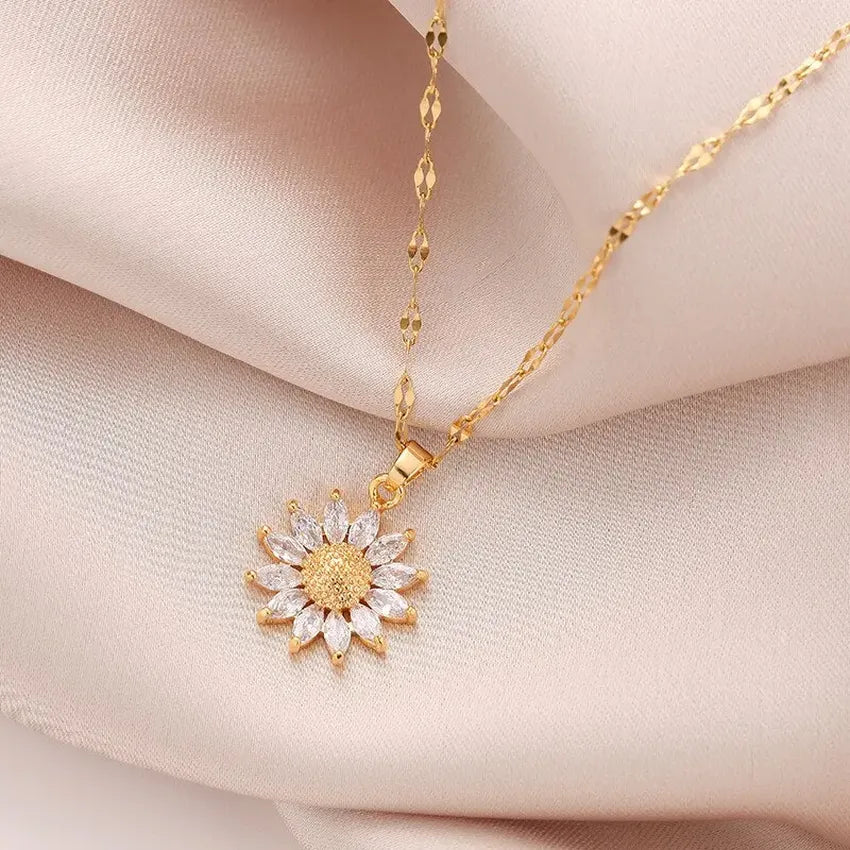 Gold necklace with a sunflower pendant, a stunning accessory that will brighten up any look.