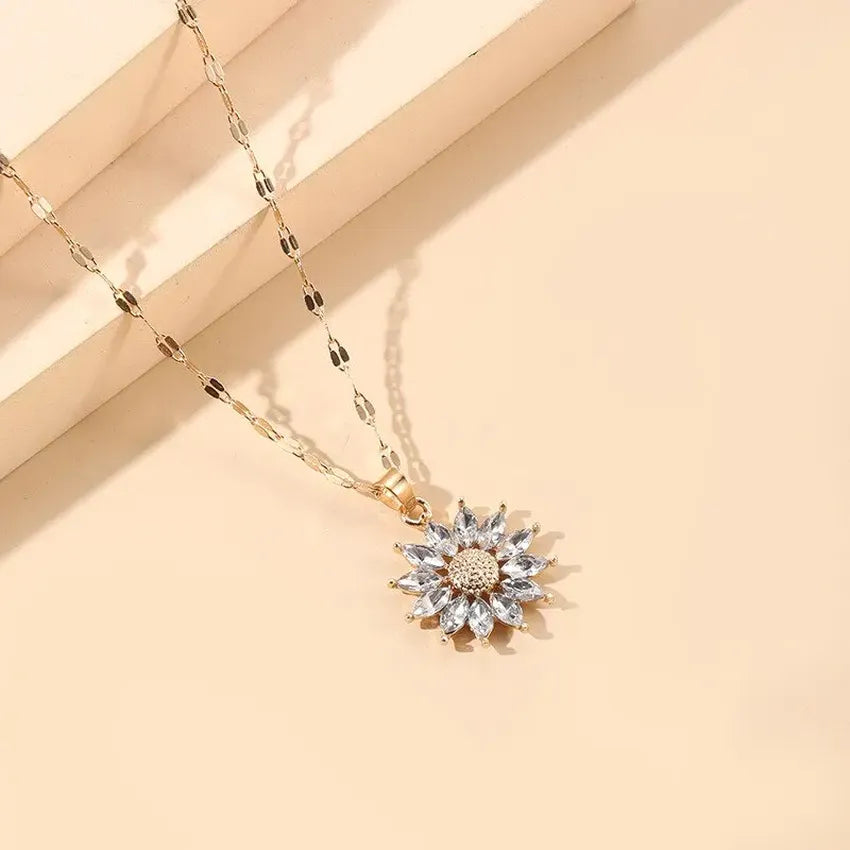  Stunning sunflower pendant on a delicate gold necklace.